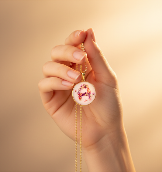 Pendentif Lait Maternel Initiales Fleuries - Bijou Personnalisé Motif Floral