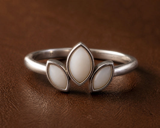 Bague trois pétales lait maternel cherinel